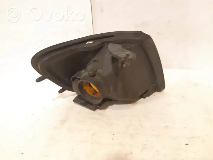 Nissan Sunny Indicatore di direzione anteriore 6R010250