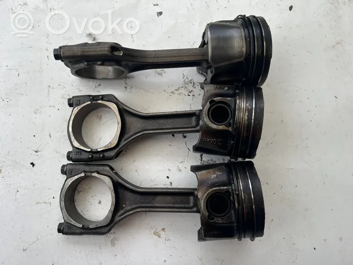 Opel Astra J Pistone con biella 55577553