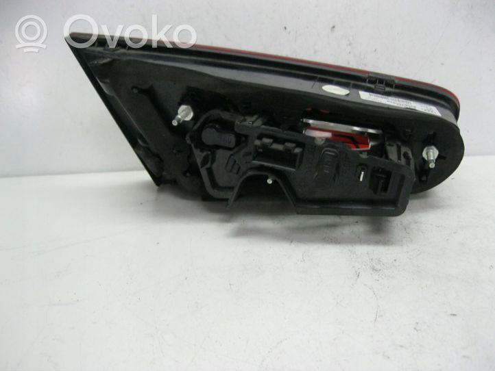 Audi A3 S3 8V Lampy tylnej klapy bagażnika 8V3945094B