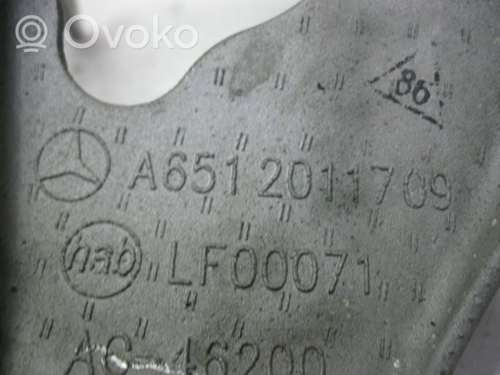 Mercedes-Benz A W176 Pavarų dėžės tvirtinimo kronšteinas A6512200131