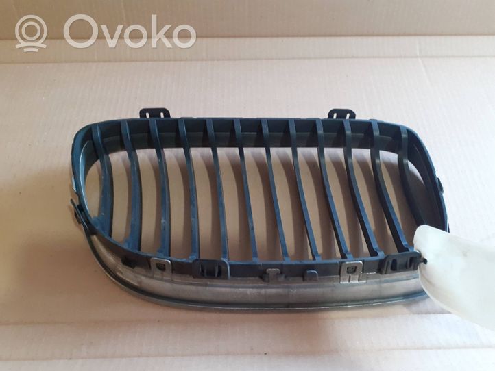 BMW 3 E90 E91 Grille calandre supérieure de pare-chocs avant 51137201967