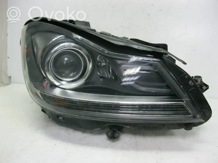 Mercedes-Benz C W204 Lampa przednia A2048204439