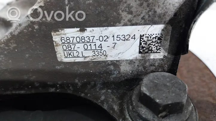 BMW 2 F45 Zwrotnica koła przedniego 6870837