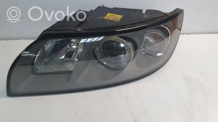 Volvo V50 Lampa przednia 30698885