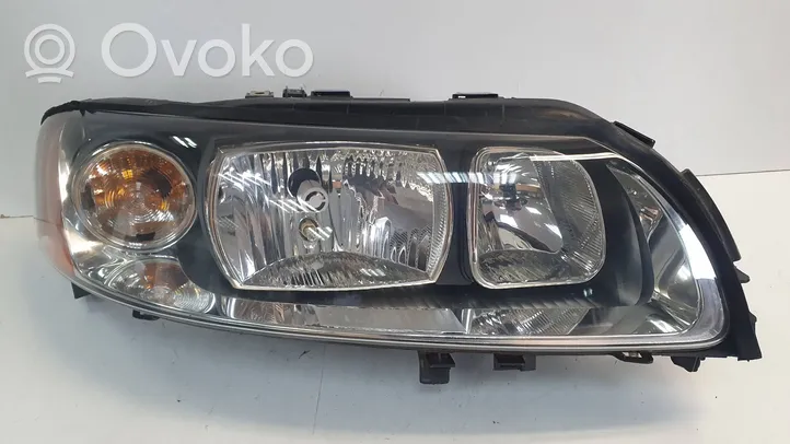 Volvo V70 Priekšējais lukturis 30698836