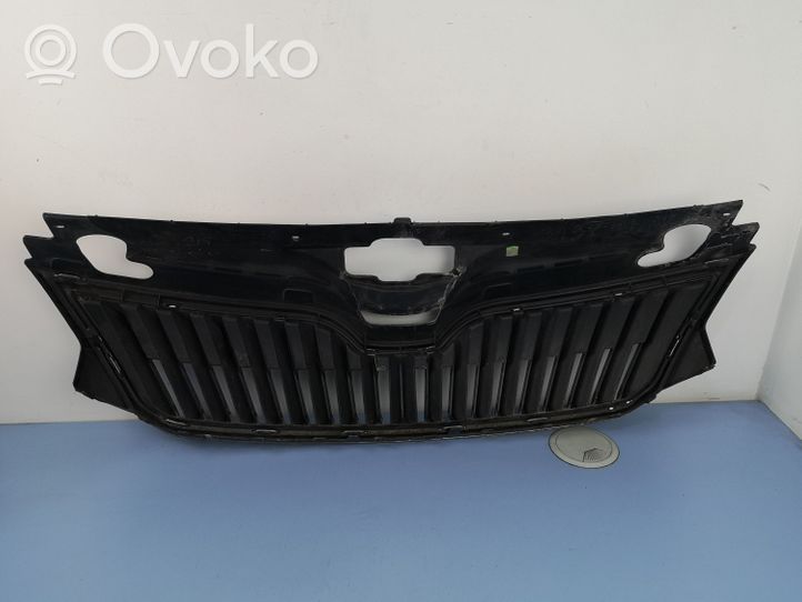 Skoda Rapid (NH) Etupuskurin ylempi jäähdytinsäleikkö 5JA853668