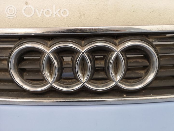 Audi A4 S4 B5 8D Grotelės priekinės 8D0853651E