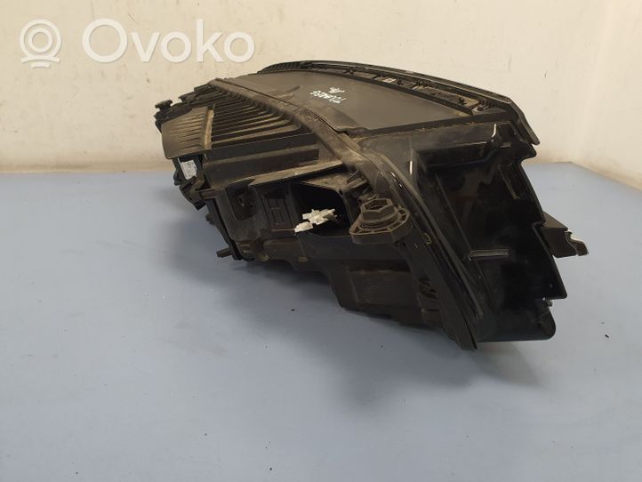 Volkswagen Touareg III Lampa przednia 761941081