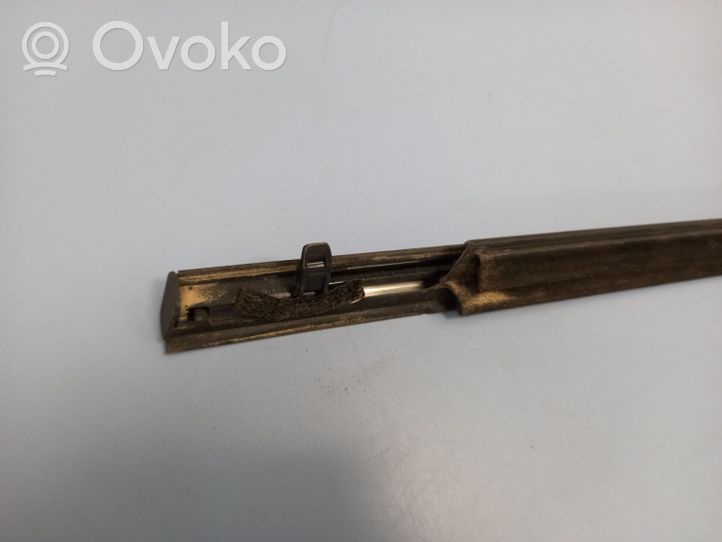 Subaru Outback Moulure de vitre de la porte avant 