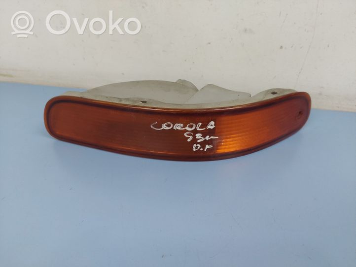 Toyota Corolla E90 Indicatore di direzione anteriore 12391