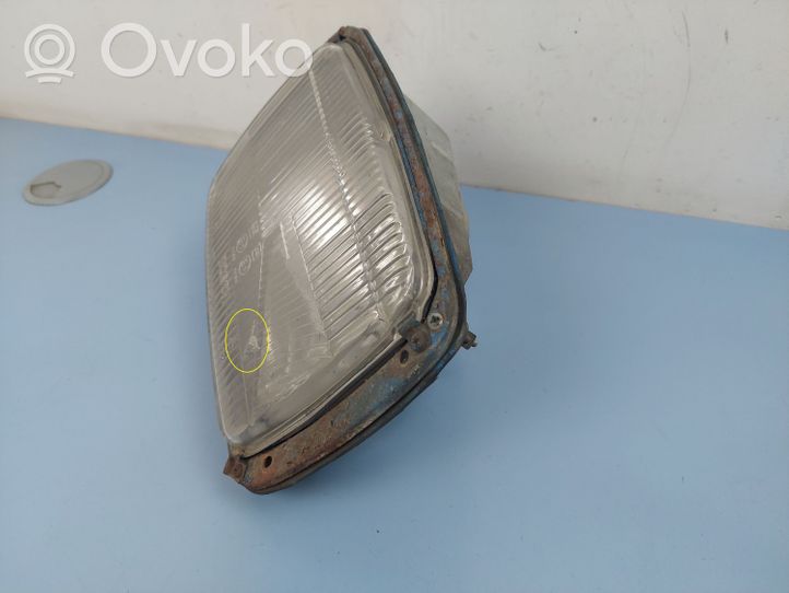 Mercedes-Benz T2 Lampa przednia 1305620046