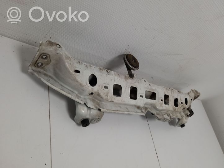 Toyota Yaris Oberteil Schlossträger Frontträger Frontmaske 