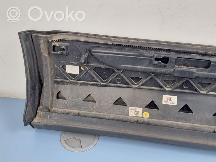 Audi Q8 Takaoven lista (muoto) 4M8853969B