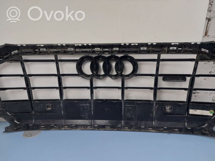 Audi Q8 Grotelės viršutinės 4M8853651