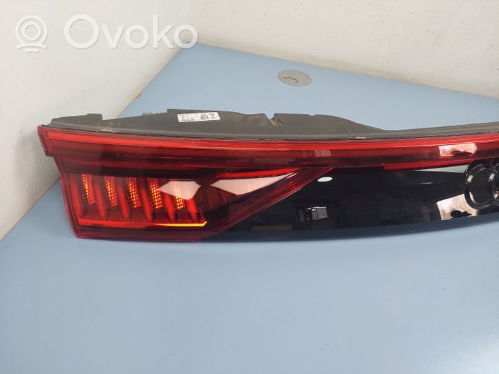 Audi Q8 Lampy tylnej klapy bagażnika 4M8945095S