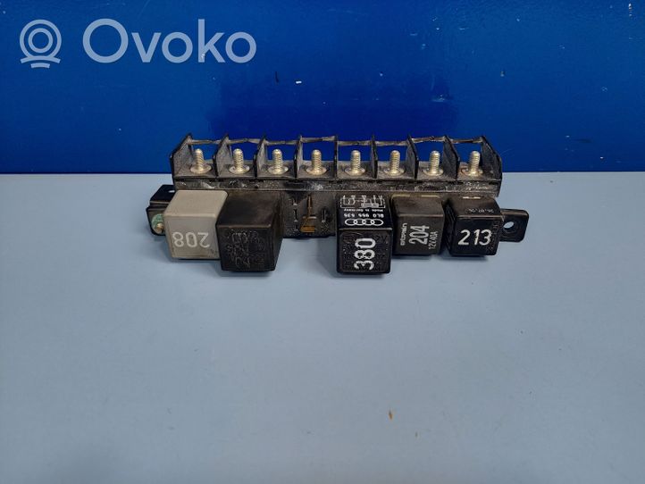 Audi A8 S8 D2 4D Module de fusibles 4A0941822