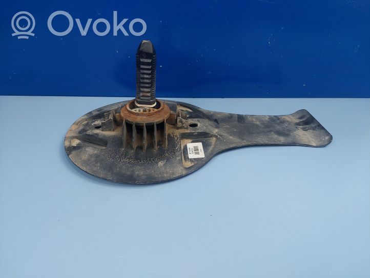 Renault Modus Uchwyt / Mocowanie koła zapasowego 8200367262A