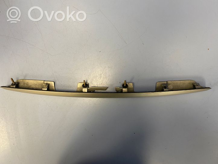 Toyota Corolla Verso AR10 Éclairage de plaque d'immatriculation 768110F010