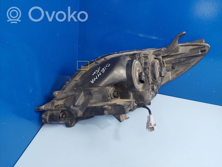 Toyota Sienna XL30 III Lampa przednia 8111008080