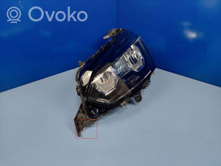 Peugeot 208 Lampa przednia 9833036380