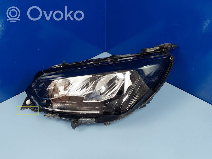 Peugeot 208 Lampa przednia 9833036380