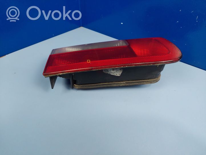 Renault Laguna II Lampy tylnej klapy bagażnika 8200002475