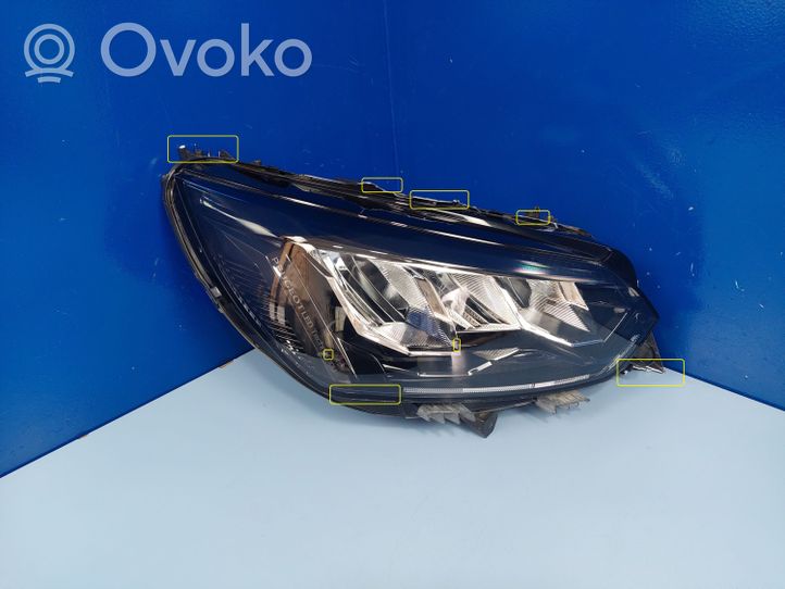 Peugeot 208 Lampa przednia 9833036180