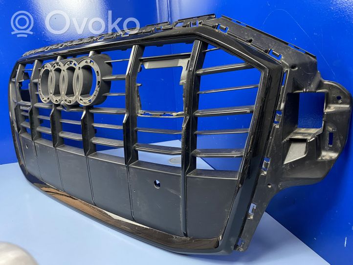 Audi Q7 4M Augšējais režģis 4M0853651AJ