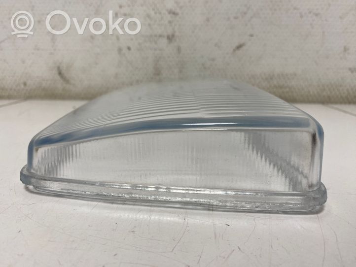 Volkswagen Jetta II Couvercle de lentille de phare 302129049