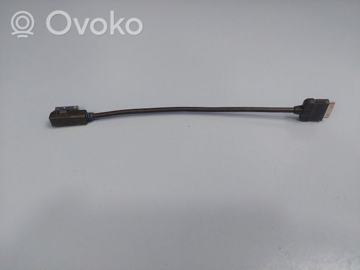 Volkswagen Tiguan AUX in-socket connector 5N0035554