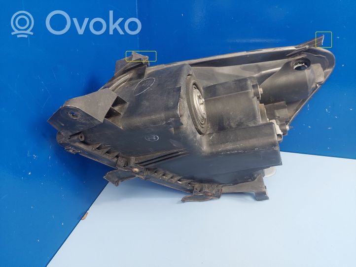 Toyota Corolla Verso E121 Faro/fanale 811300F010