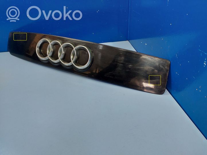 Audi A2 Grille calandre supérieure de pare-chocs avant 8Z0853631