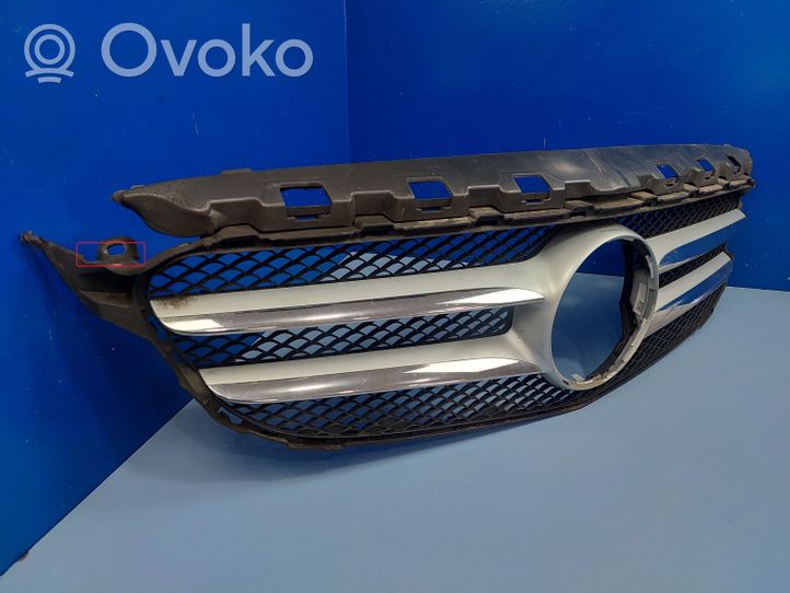 Mercedes-Benz C W205 Maskownica / Grill / Atrapa górna chłodnicy A2058800183