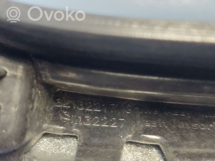 Volvo V60 Etupuskurin ylempi jäähdytinsäleikkö 32132226