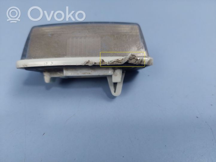 Toyota Corolla Verso E121 Lampa oświetlenia tylnej tablicy rejestracyjnej E110413