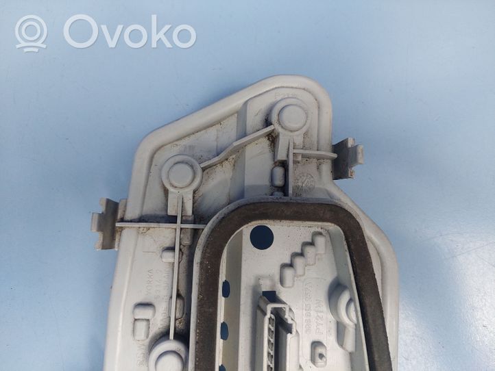 Volkswagen Polo Takavalon polttimon suojan pidike 6Q6945257A