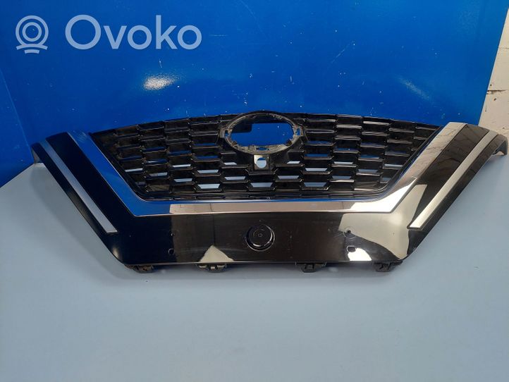 Nissan Qashqai J12 Grille calandre supérieure de pare-chocs avant 623106UAA