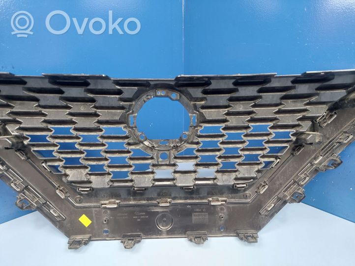 Nissan Qashqai J12 Grille calandre supérieure de pare-chocs avant 623106UAA