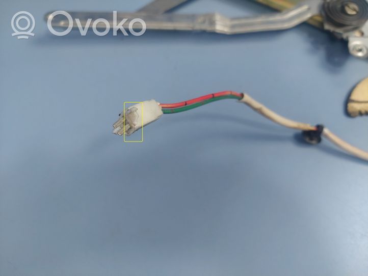 Toyota 4 Runner N180 Elektryczny podnośnik szyby drzwi przednich 8572035050