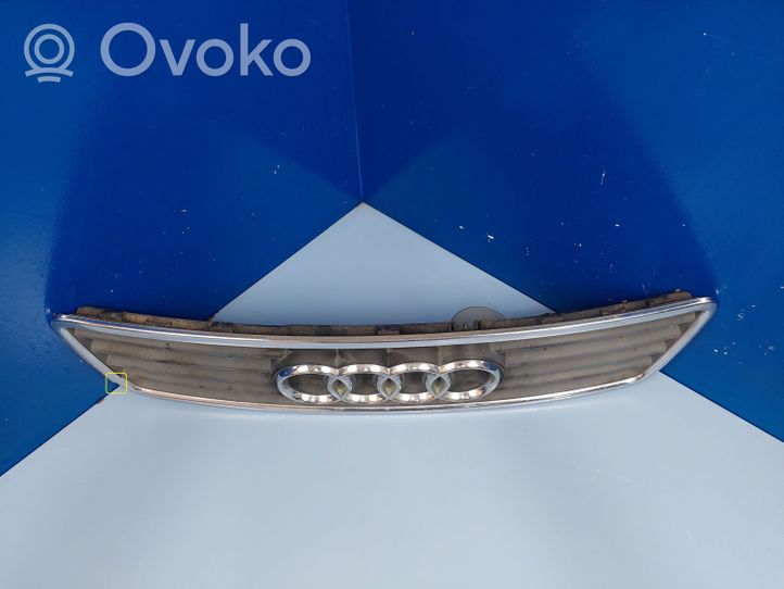 Audi A6 S6 C5 4B Maskownica / Grill / Atrapa górna chłodnicy 4B0853651A