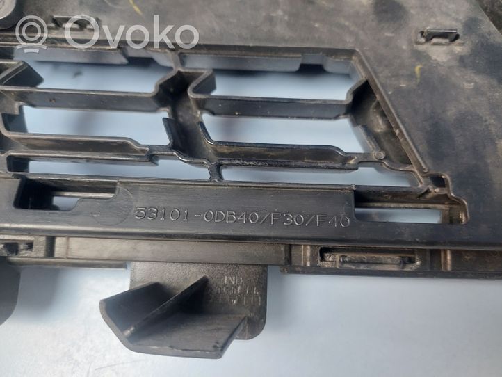 Toyota Yaris Cross Grille calandre supérieure de pare-chocs avant 531150D020