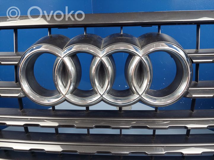 Audi Q7 4M Augšējais režģis 4M0853651F