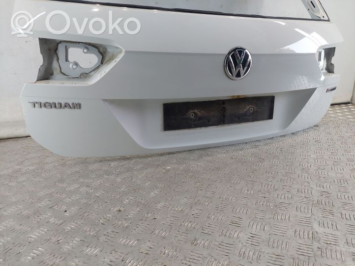 Volkswagen Tiguan Takaluukun/tavaratilan kansi 5NA827159E