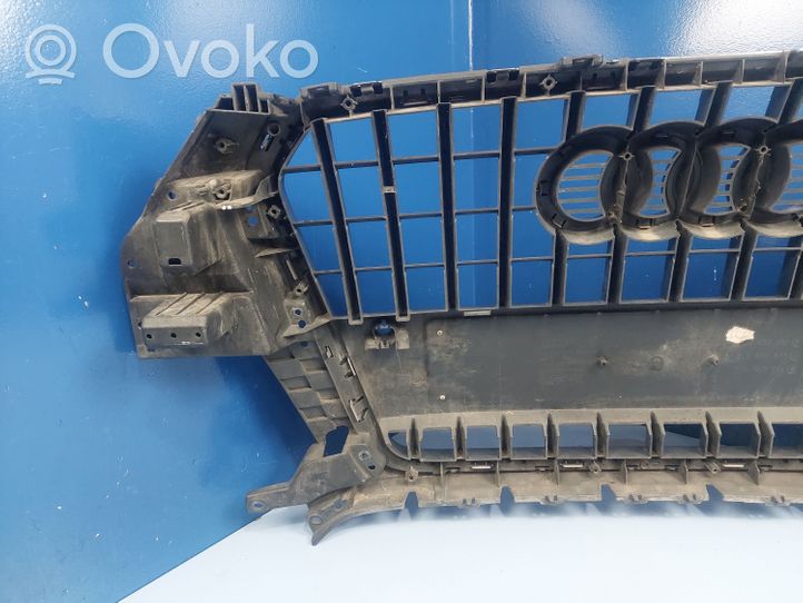 Audi Q5 SQ5 Maskownica / Grill / Atrapa górna chłodnicy 8U0855653H