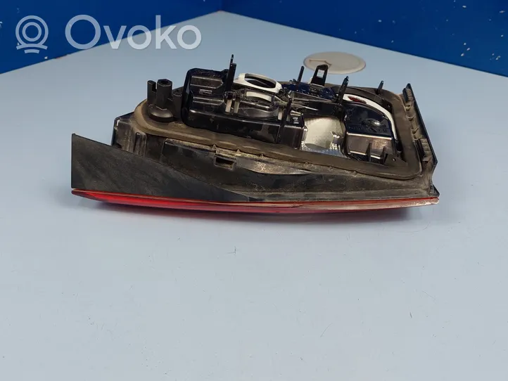 Opel Astra K Lampy tylnej klapy bagażnika 39077378