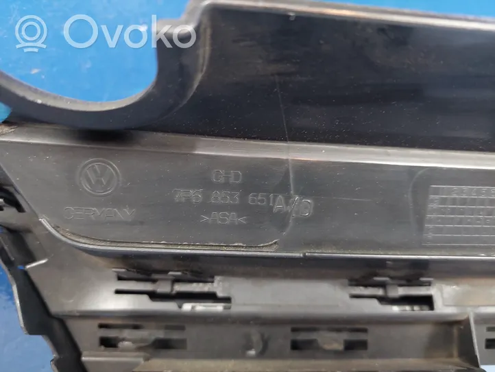 Volkswagen Touareg II Griglia superiore del radiatore paraurti anteriore 7P6853651A