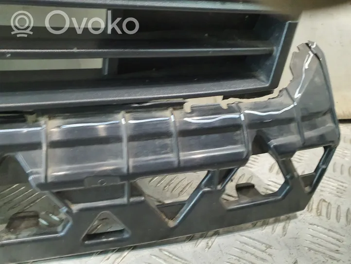 Volkswagen Crafter Maskownica / Grill / Atrapa górna chłodnicy 7C0853653J