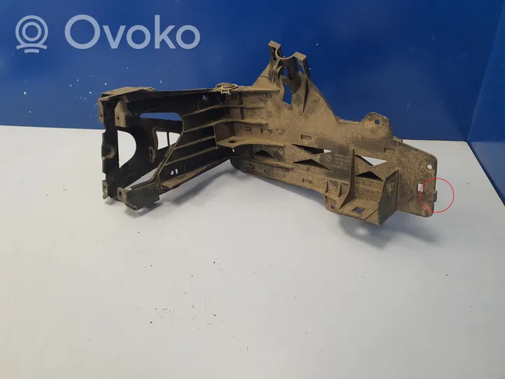 BMW 5 F10 F11 Priekšējā luktura turētājs 51647200794