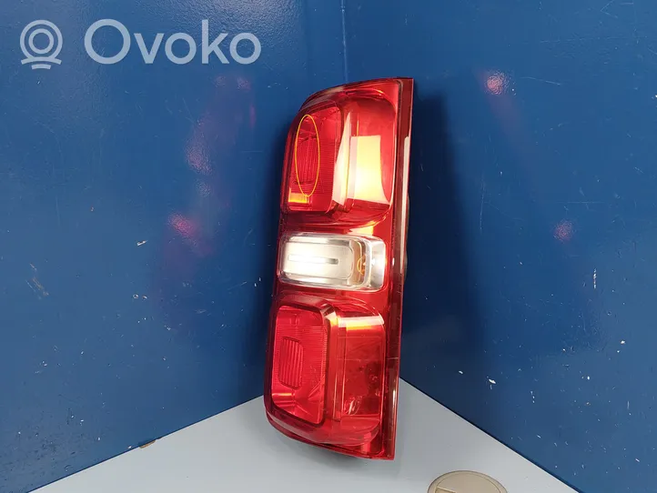 Opel Vivaro Luz trasera/de freno 9808243080