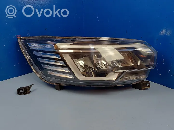 Renault Trafic III (X82) Lampa przednia 260102899R